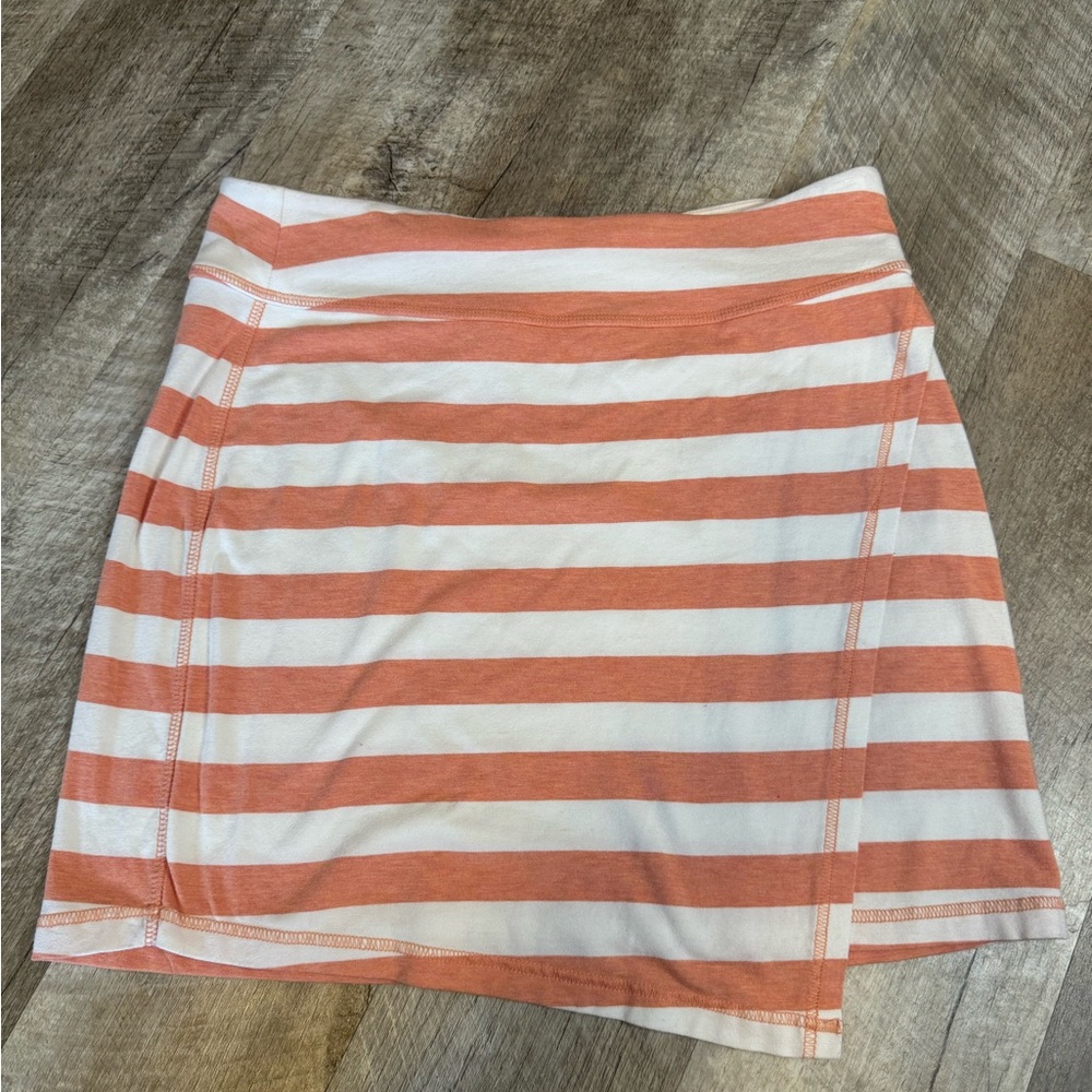 Athleta peach/white stripe skirt, overlap flap In front. Lightweight fabric